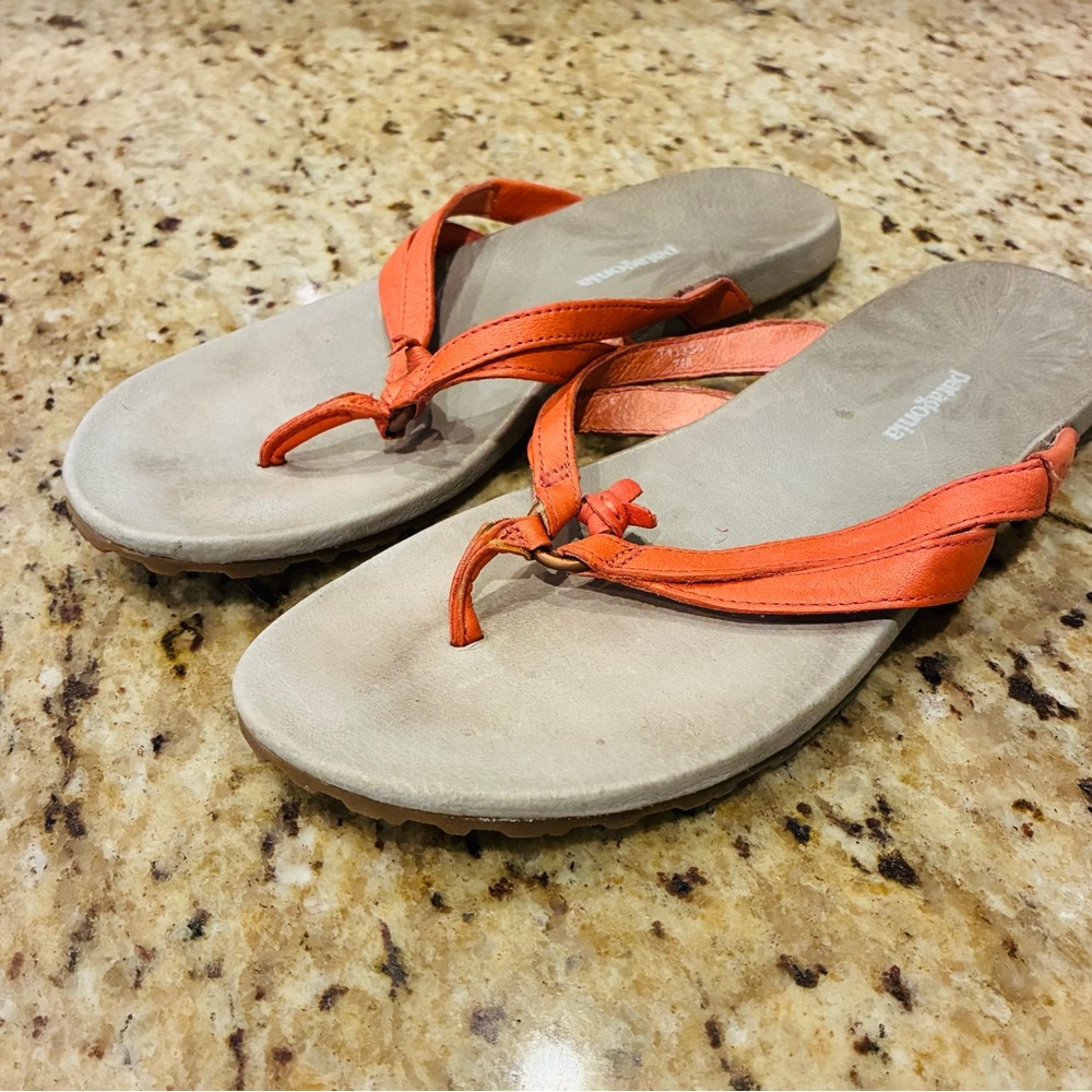 Patagonia Womens 7M Sandals Orange Grey Leather Thong Multi Strap Flip Flop